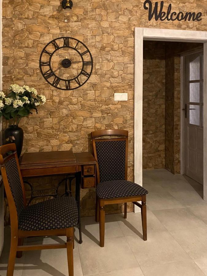 Penzion Vila Petra Bed&Breakfast Veľký Slavkov エクステリア 写真