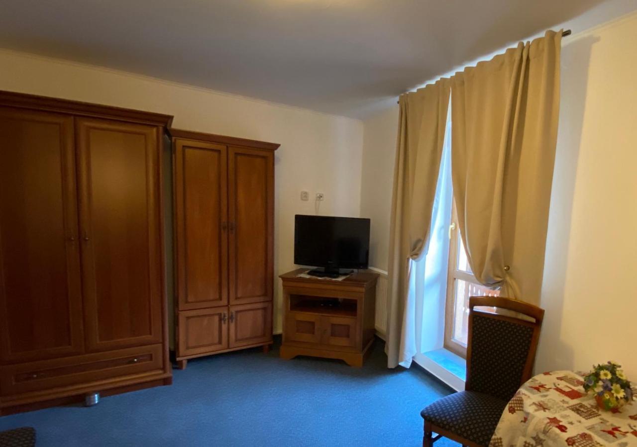 Penzion Vila Petra Bed&Breakfast Veľký Slavkov エクステリア 写真