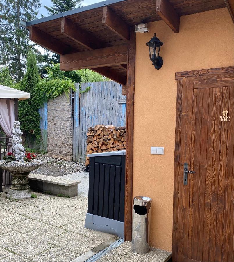 Penzion Vila Petra Bed&Breakfast Veľký Slavkov エクステリア 写真
