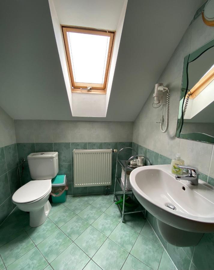 Penzion Vila Petra Bed&Breakfast Veľký Slavkov エクステリア 写真