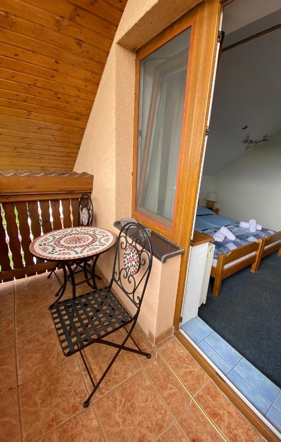 Penzion Vila Petra Bed&Breakfast Veľký Slavkov エクステリア 写真