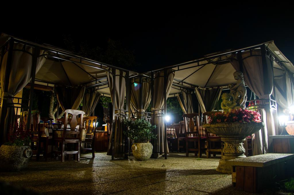 Penzion Vila Petra Bed&Breakfast Veľký Slavkov エクステリア 写真